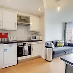 Fully Serviced Two Bed Apartment By Excel & O2