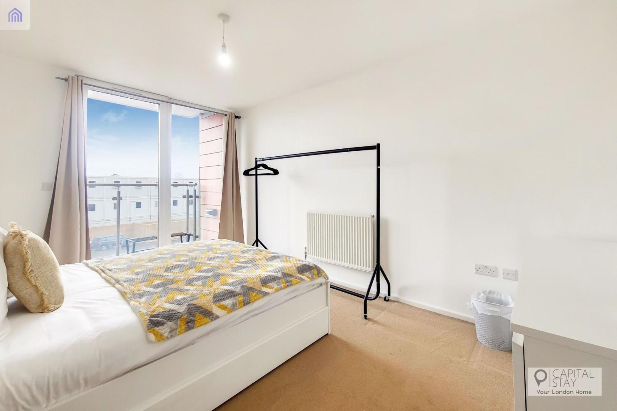Fully Serviced Two Bed By Excel & O2